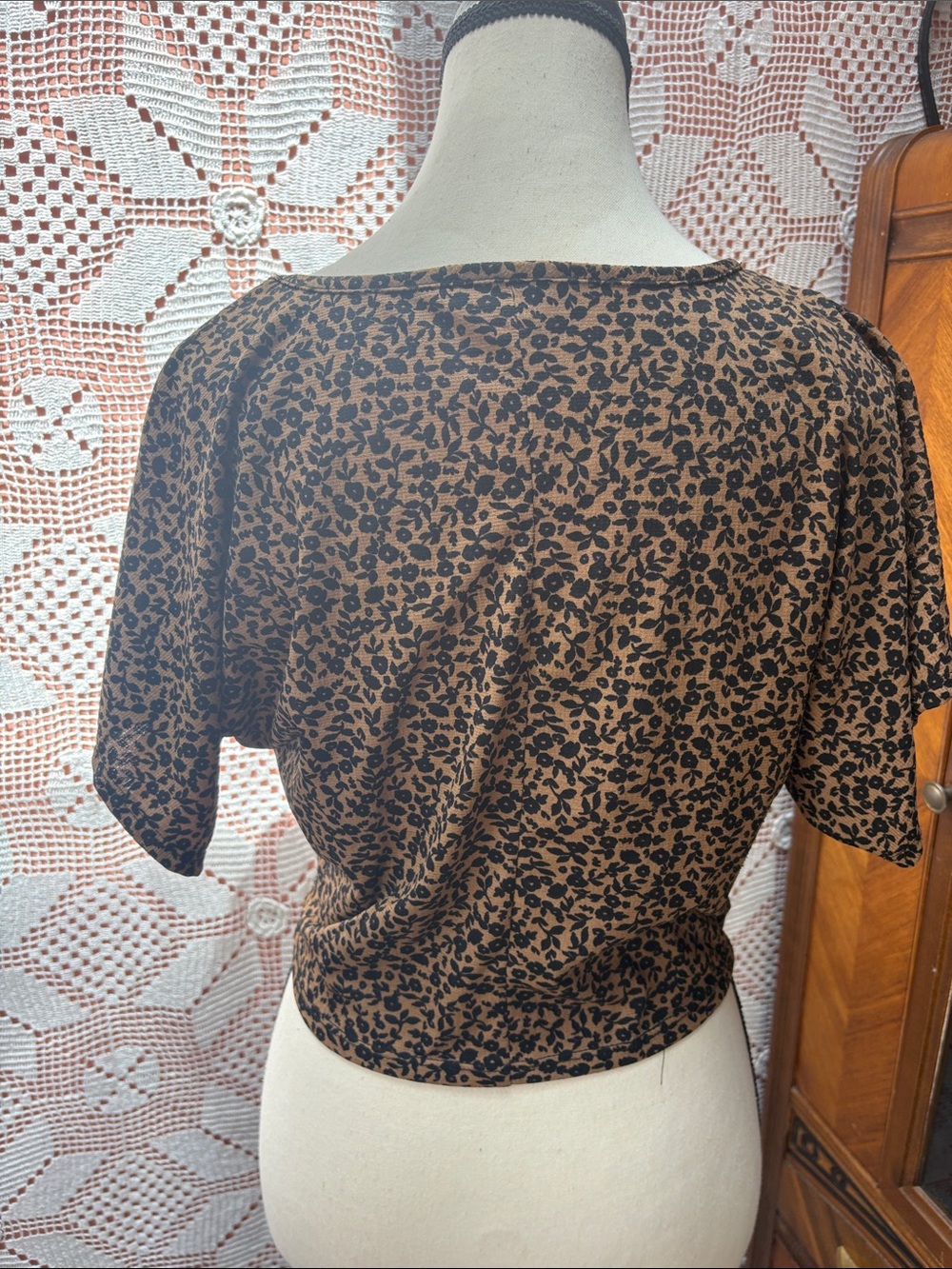 Eclipse Floral Smocked Crop Top - Picture 7 of 10